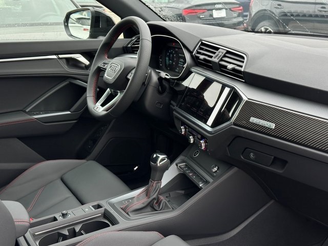 Vehicle image 10 of 28