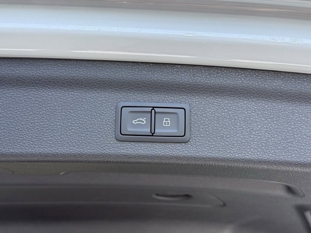Vehicle image 16 of 29