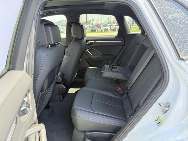 Vehicle image 13 of 29