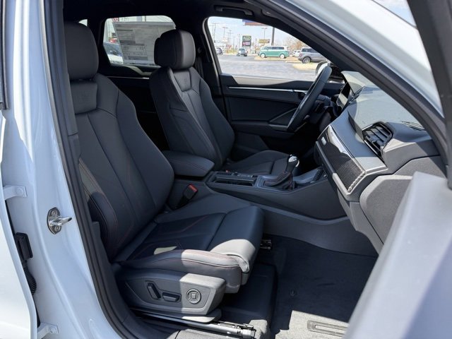 Vehicle image 17 of 29