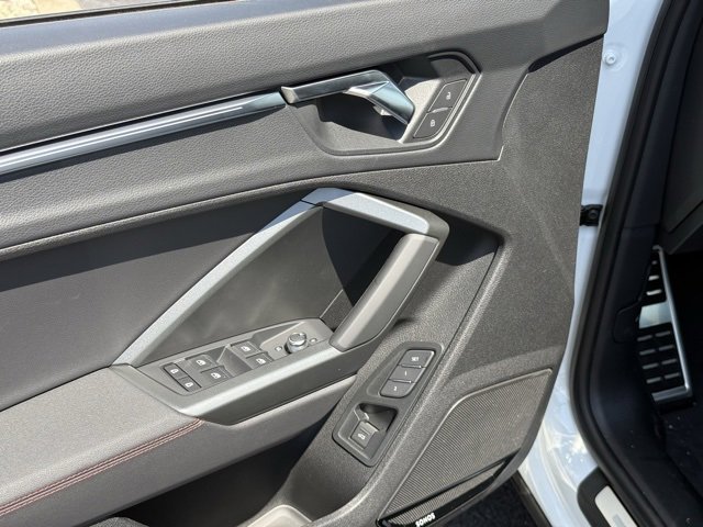 Vehicle image 12 of 29