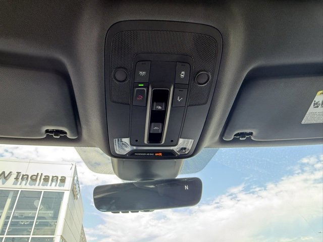 Vehicle image 25 of 29