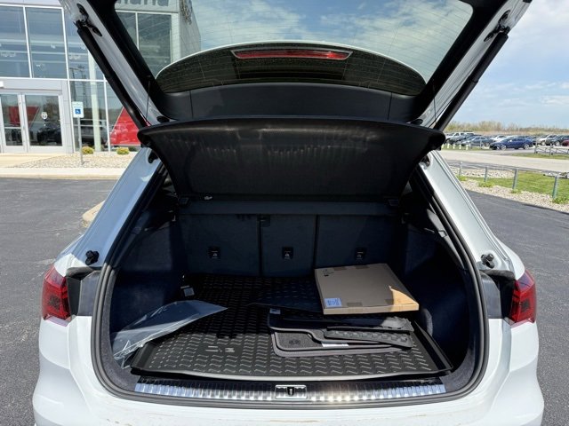Vehicle image 15 of 29