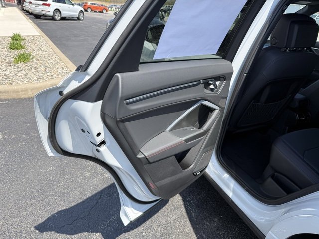 Vehicle image 14 of 29