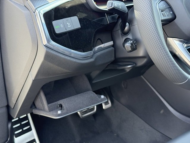 Vehicle image 10 of 29