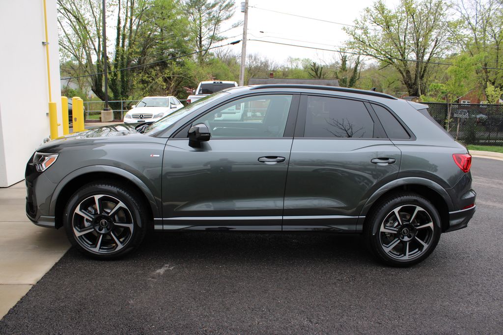Vehicle image 9 of 54