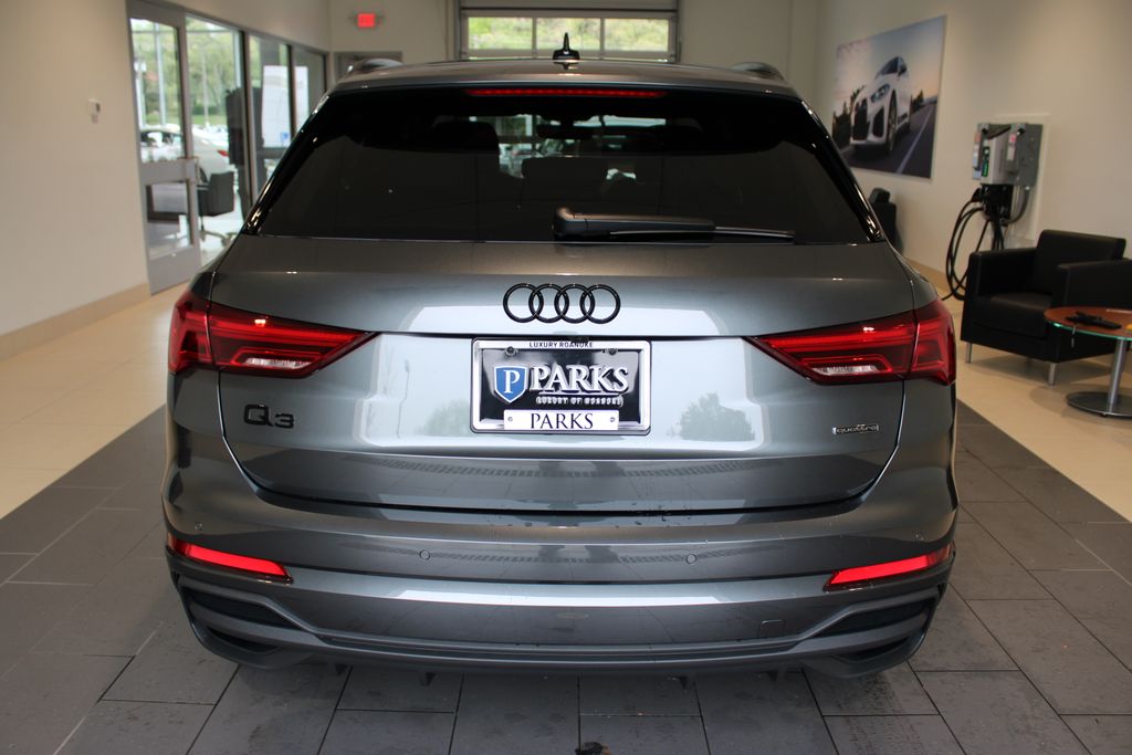 Vehicle image 10 of 54