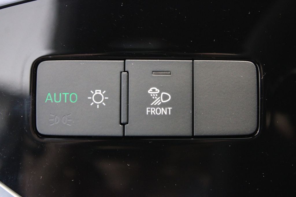 Vehicle image 47 of 54