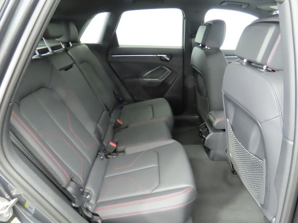 Vehicle image 23 of 33