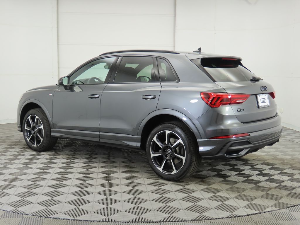 Vehicle image 7 of 33