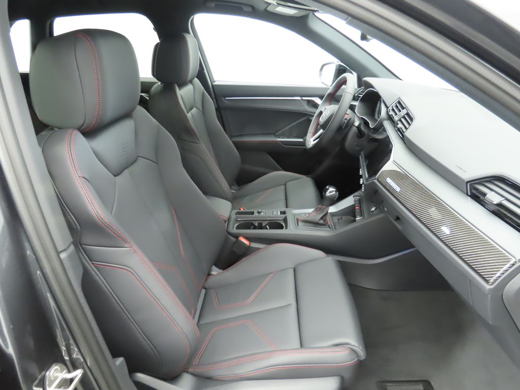 Vehicle image 21 of 33