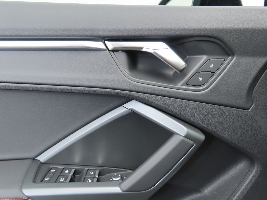 Vehicle image 24 of 33