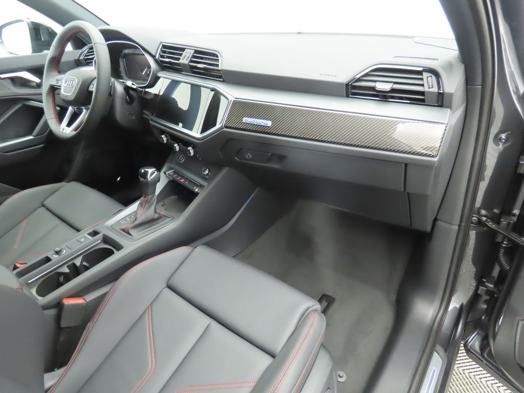 Vehicle image 18 of 33