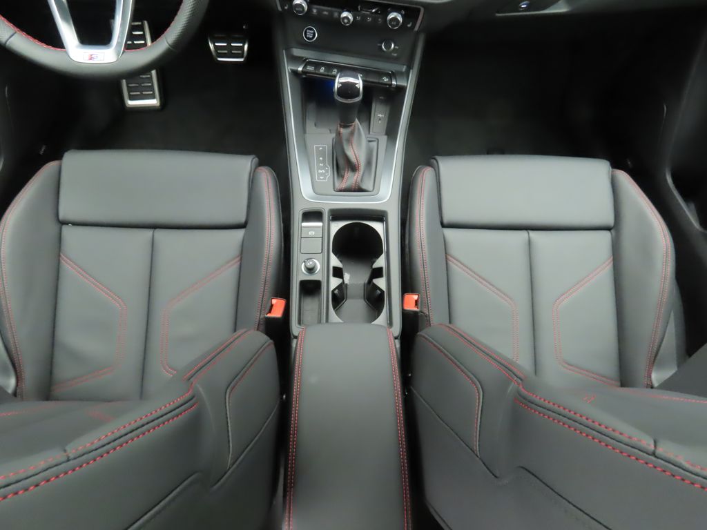 Vehicle image 17 of 33