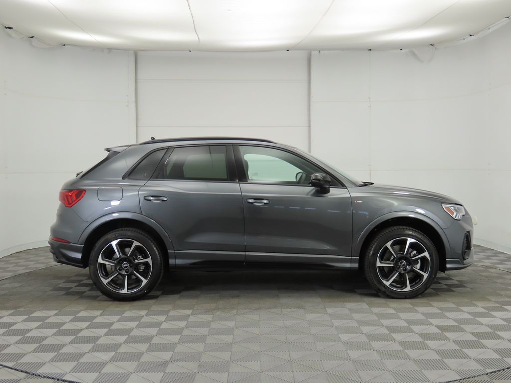 Vehicle image 4 of 33