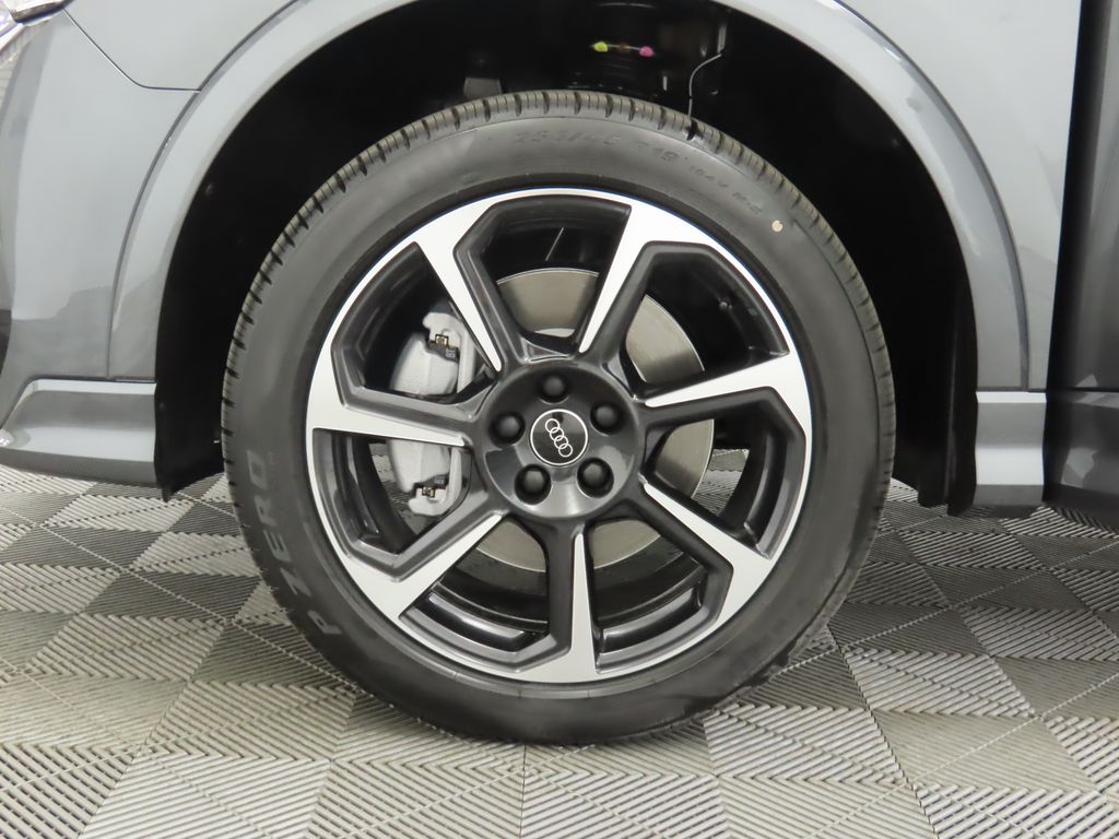 Vehicle image 31 of 33