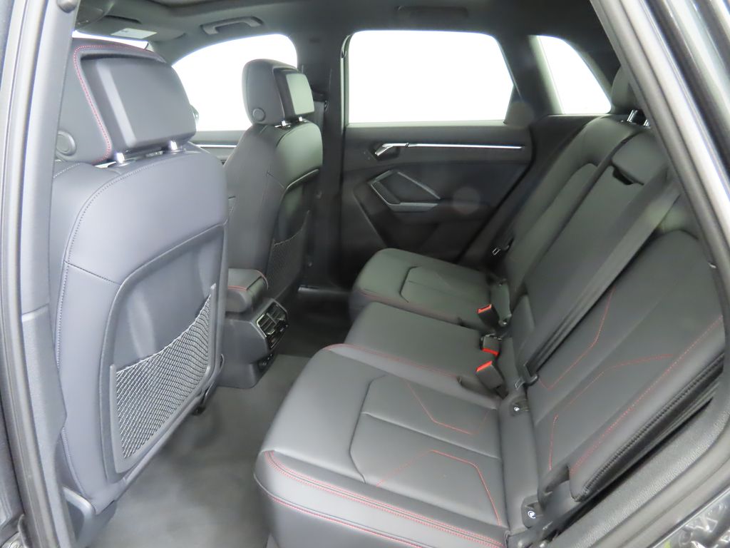 Vehicle image 22 of 33