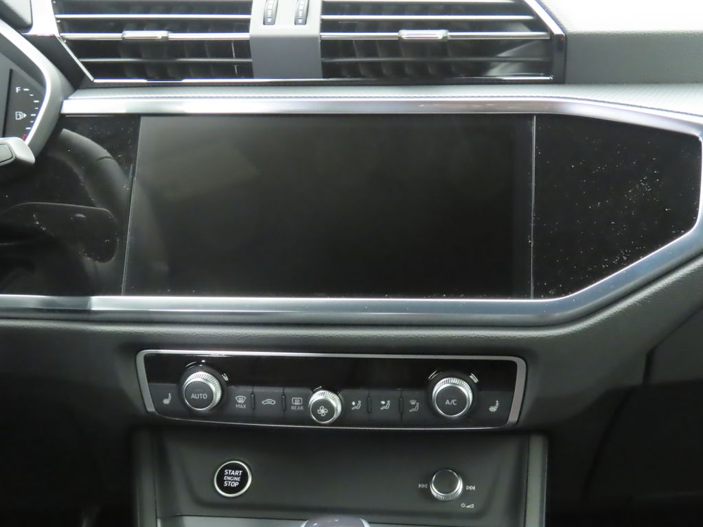 Vehicle image 15 of 33