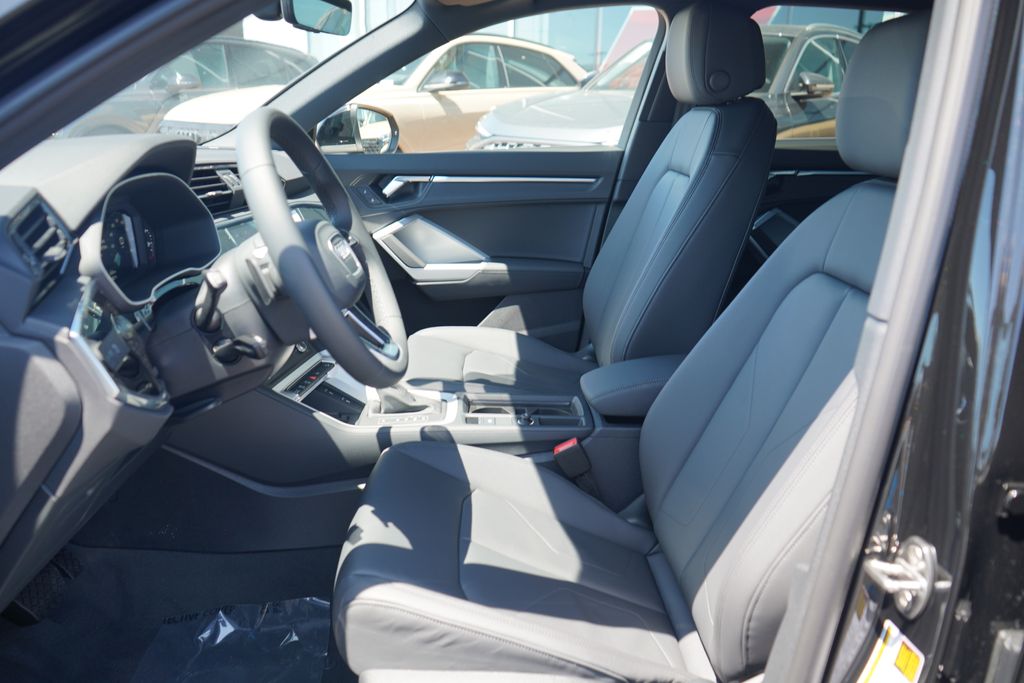 Vehicle image 9 of 12