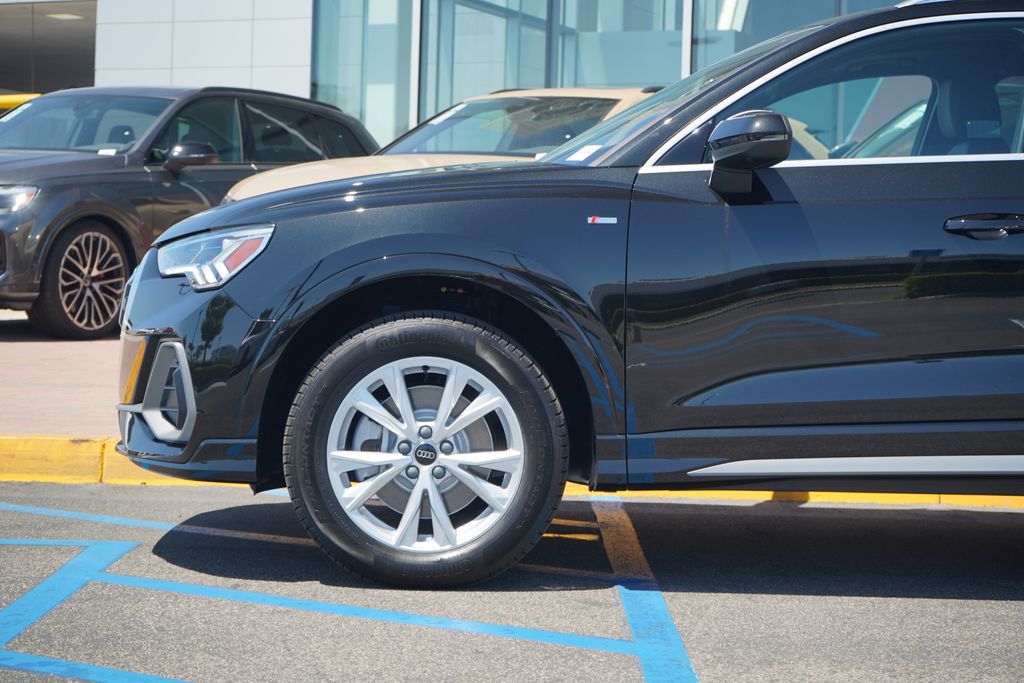 Vehicle image 5 of 12