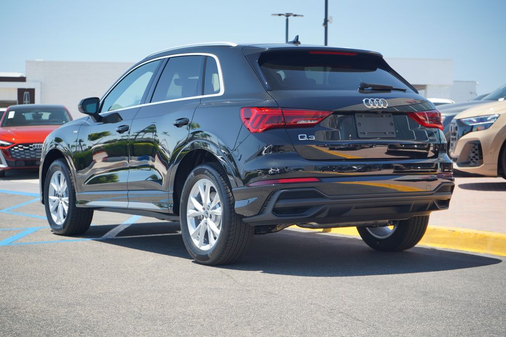Vehicle image 4 of 12