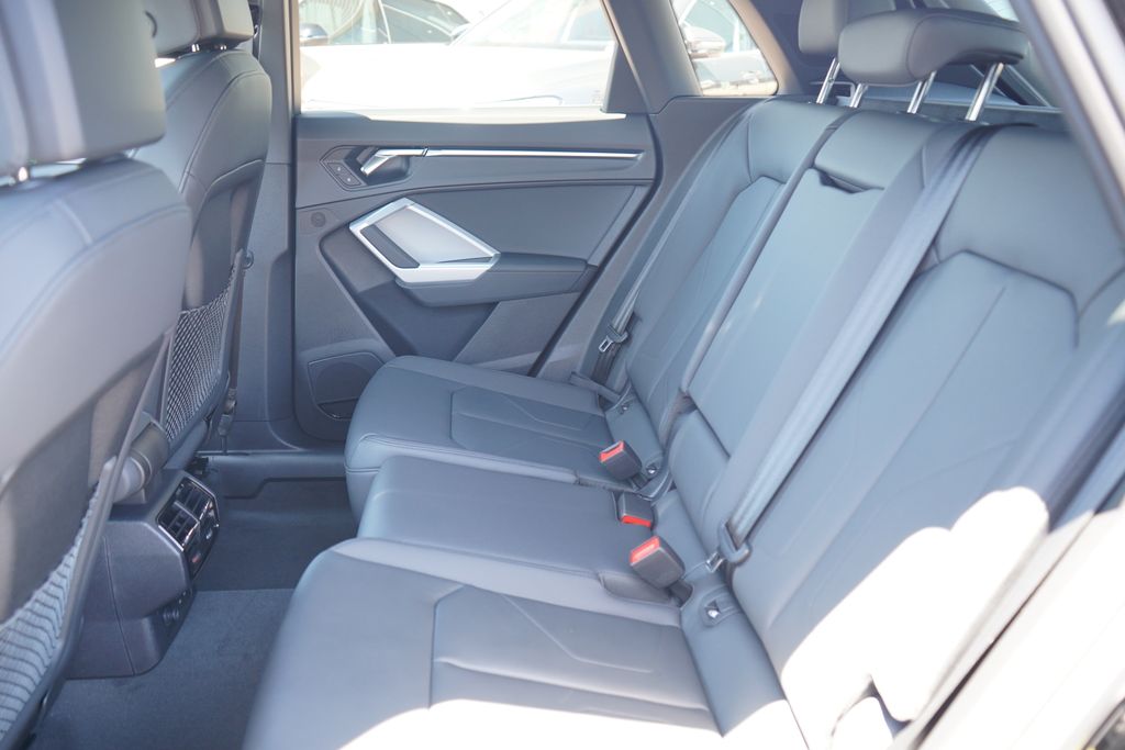 Vehicle image 8 of 12