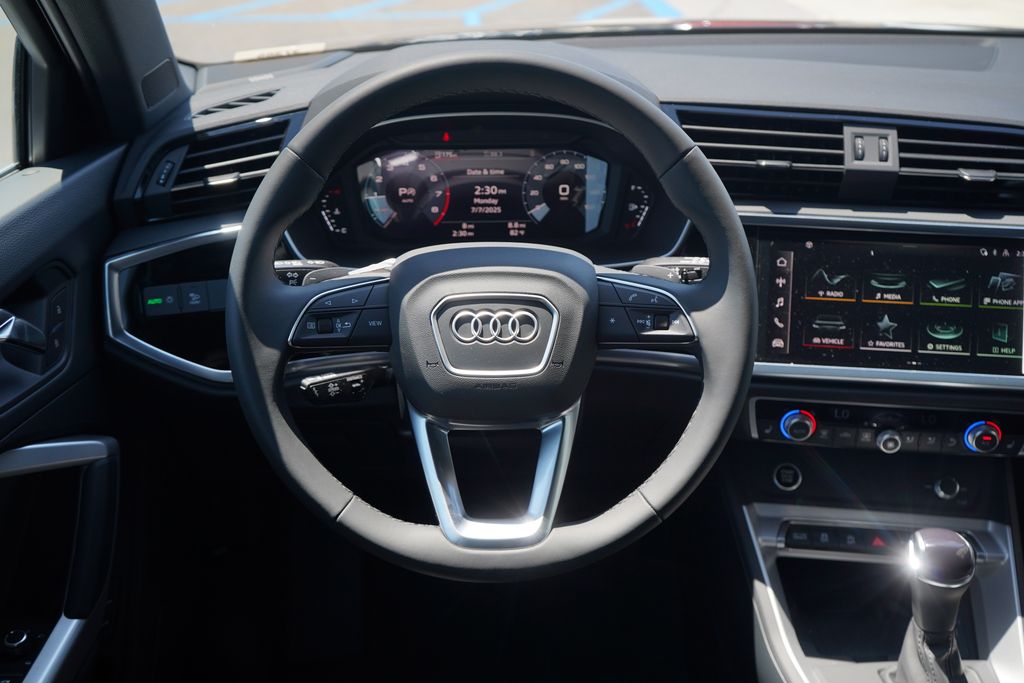 Vehicle image 11 of 12