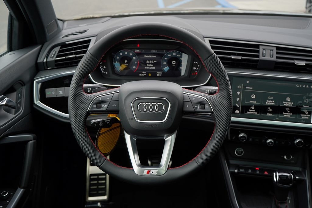 Vehicle image 11 of 12