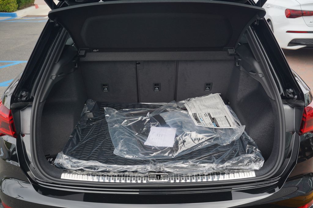 Vehicle image 7 of 12