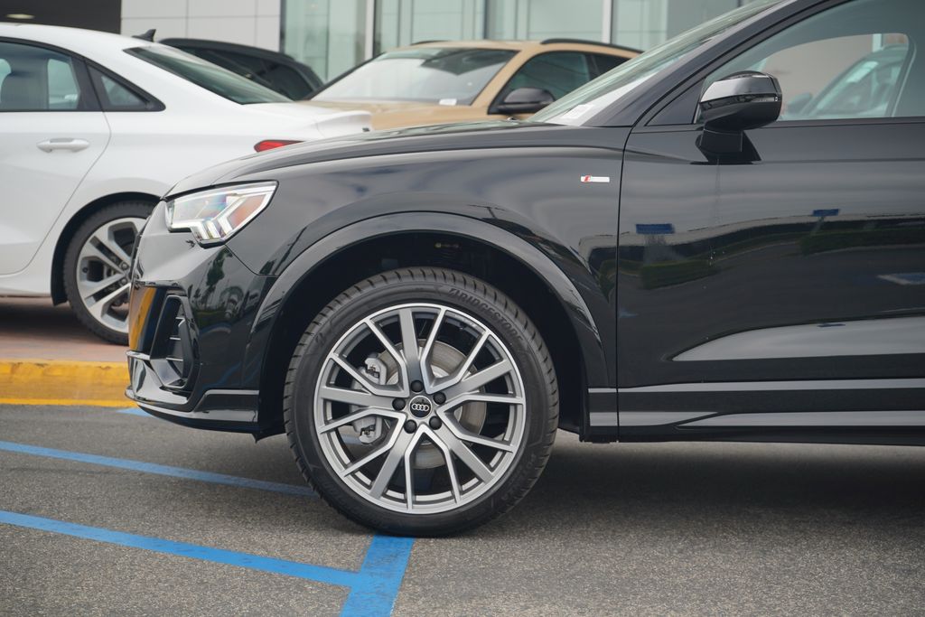 Vehicle image 6 of 12