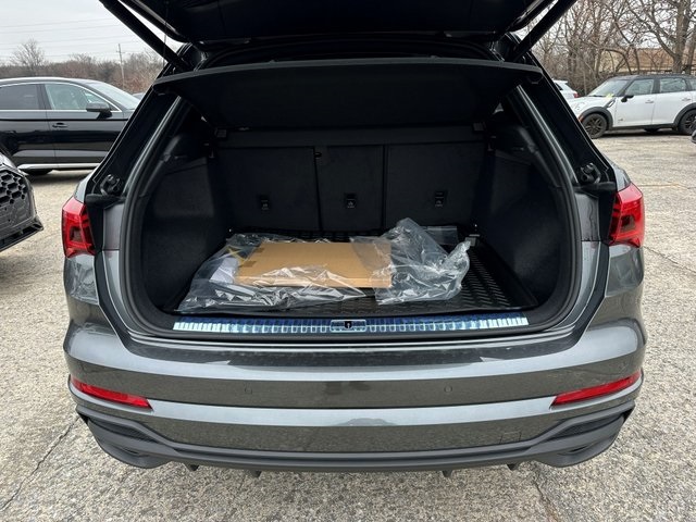 Vehicle image 14 of 28