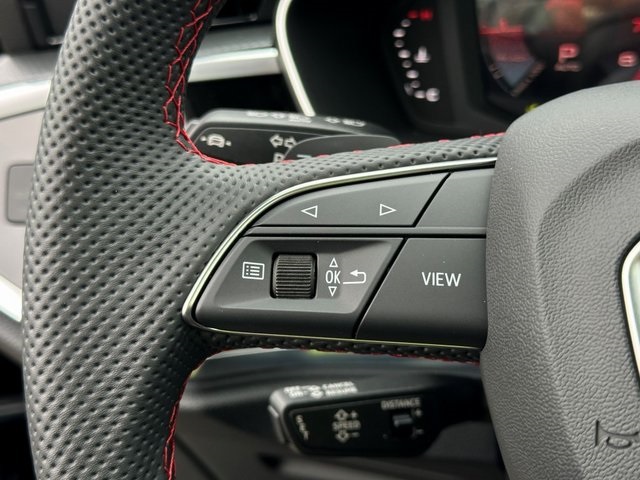 Vehicle image 27 of 28