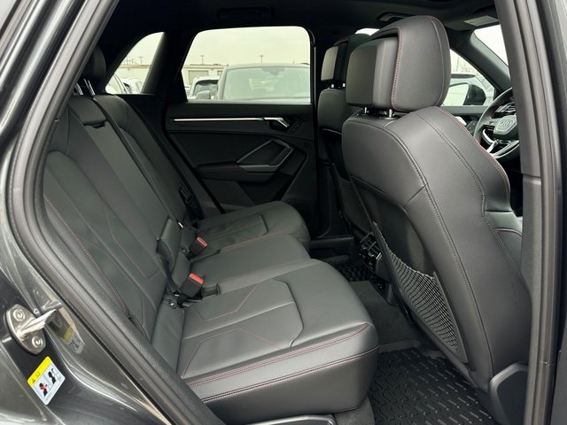 Vehicle image 13 of 28