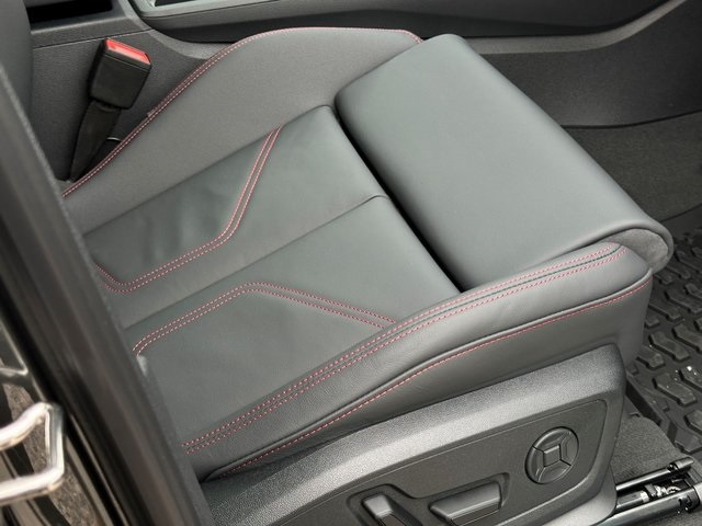 Vehicle image 11 of 28