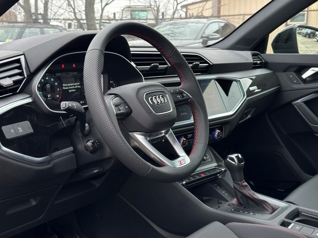 Vehicle image 18 of 28
