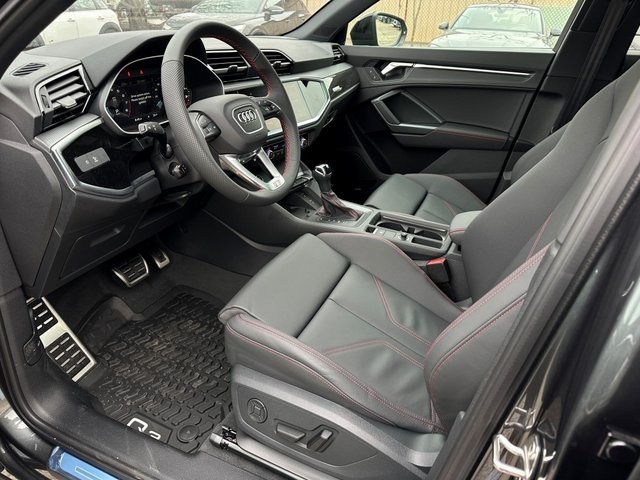 Vehicle image 17 of 28