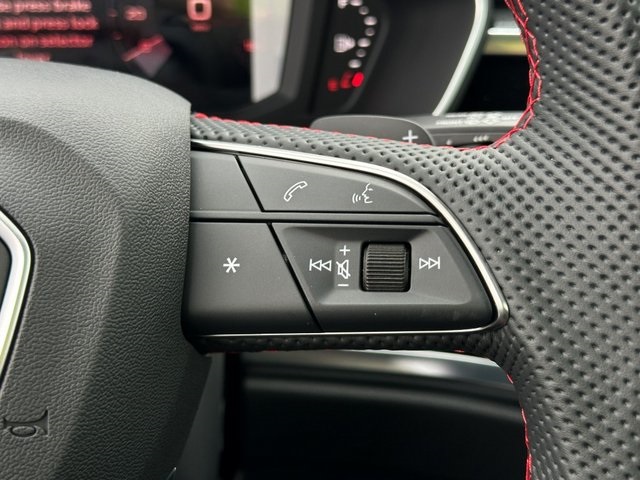 Vehicle image 26 of 28