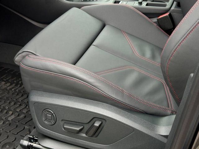 Vehicle image 19 of 28