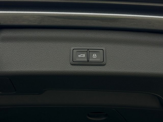 Vehicle image 15 of 28