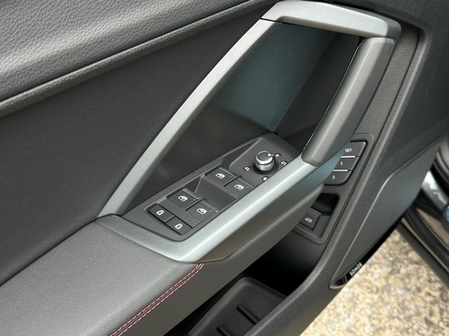 Vehicle image 16 of 28