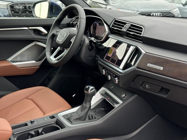 Vehicle image 10 of 30