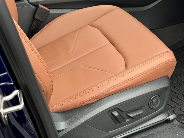 Vehicle image 11 of 30