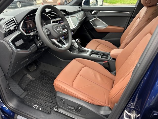 Vehicle image 17 of 30
