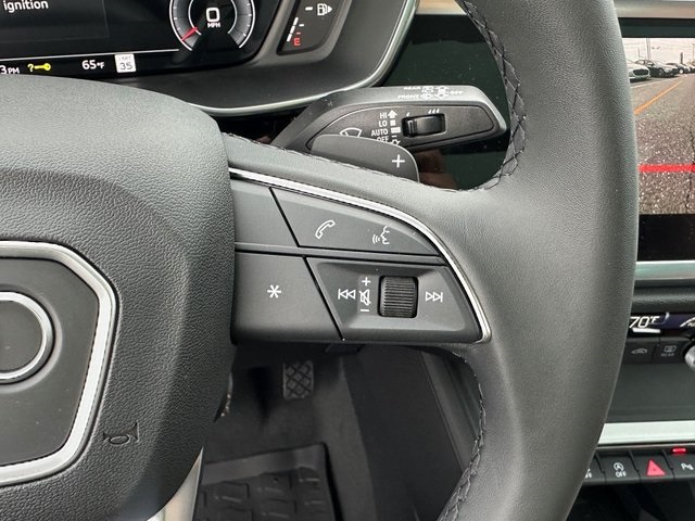 Vehicle image 27 of 30