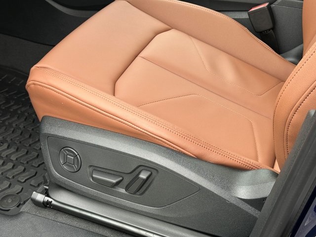 Vehicle image 18 of 30