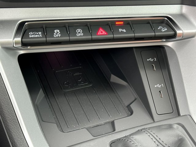 Vehicle image 26 of 30