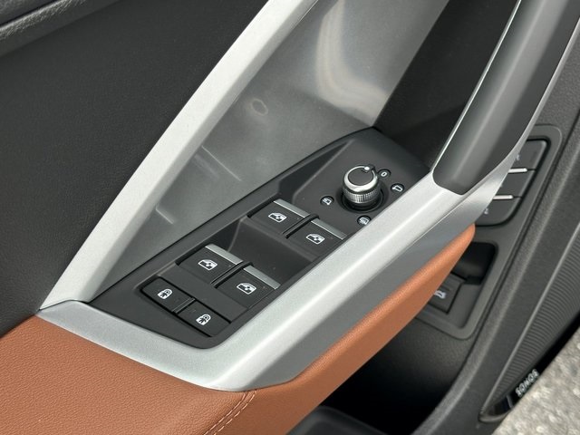 Vehicle image 16 of 30