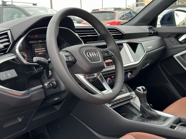 Vehicle image 19 of 30