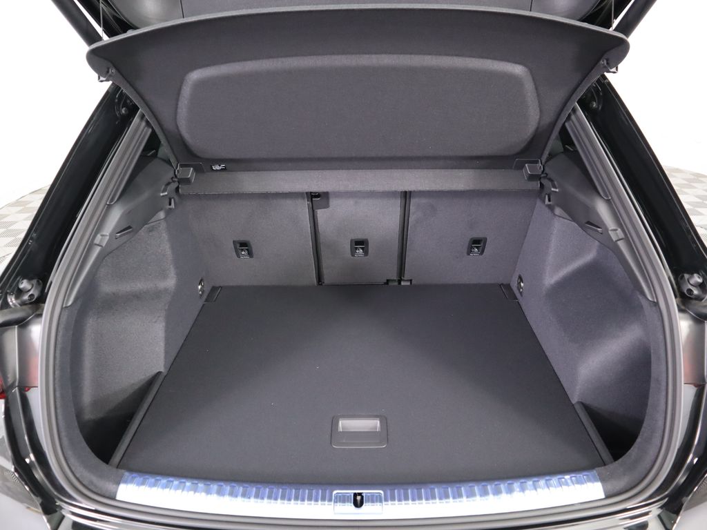 Vehicle image 30 of 35