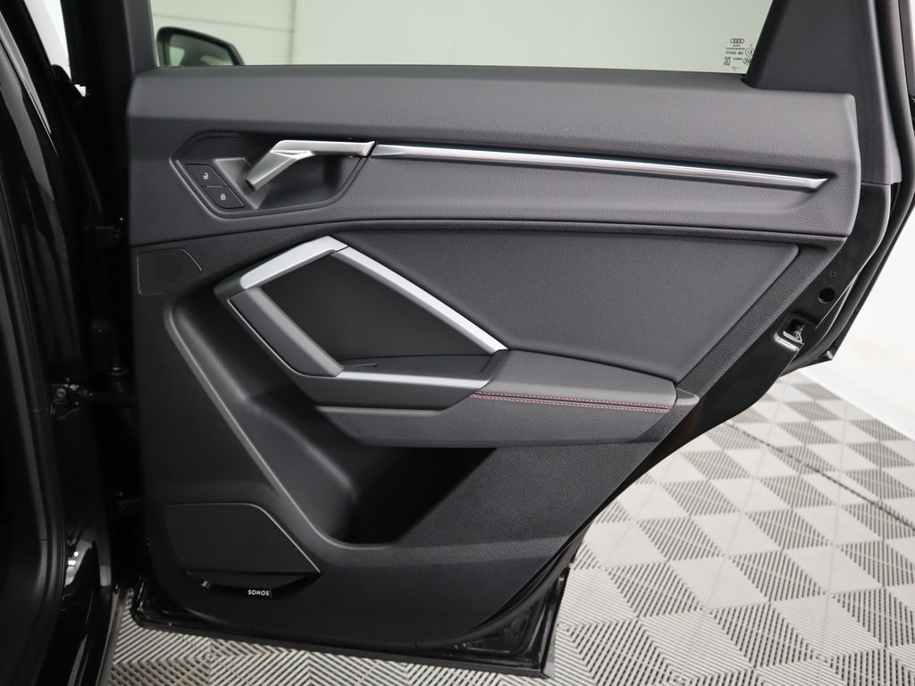 Vehicle image 29 of 35